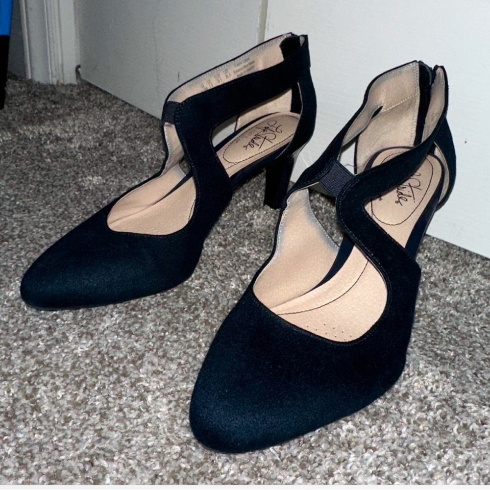 Life Stride Giovanna 2 navy blue heels